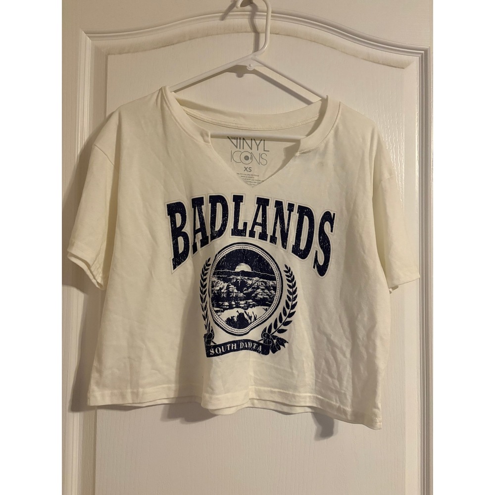 The Vinyl Icons Badlands South Dakota Graphic Crop T-Shirt Cream XS‎ NWT